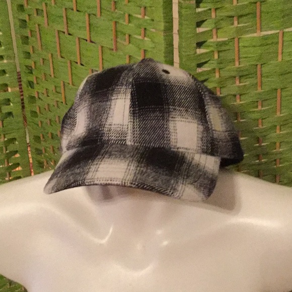 🖤NWT Awesome Flannel Type Baseball Cap Must Have - Picture 2 of 6